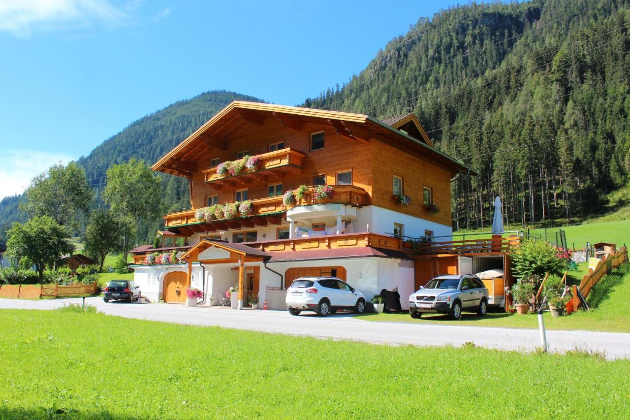 Schnell Apartment *
